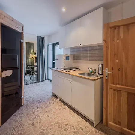 Krokus Hotel 3*